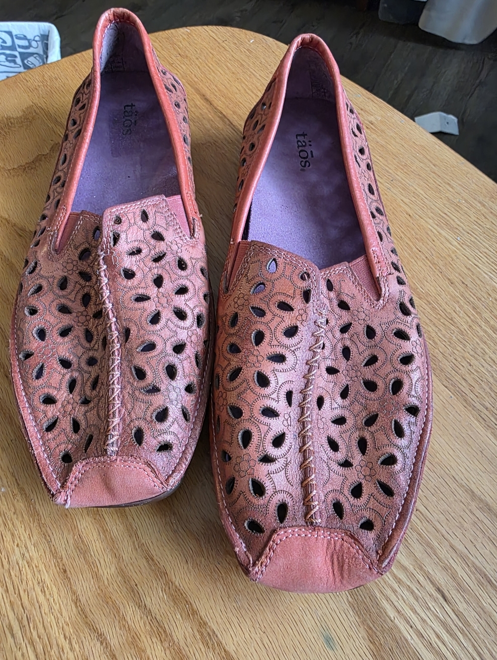 Taos Footwear Coral Perforated Slip-On Loafers, Sz 10